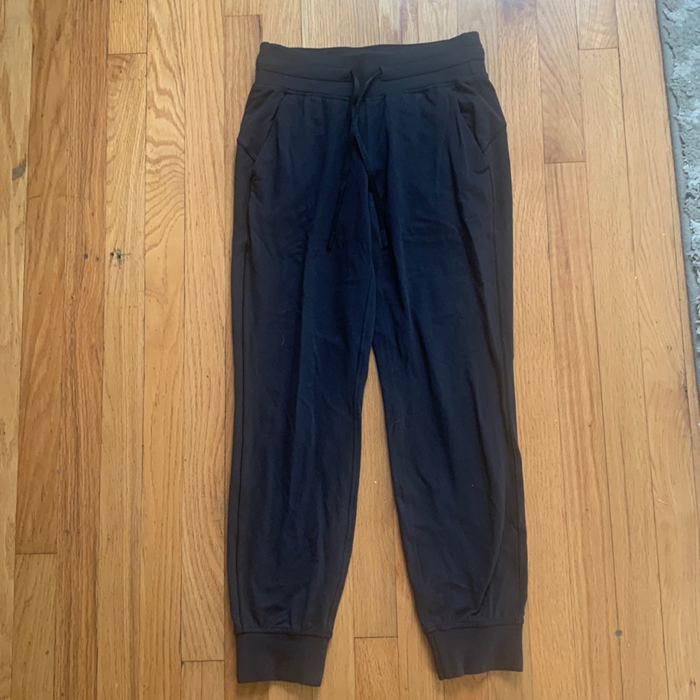 Lululemon black high rise Ready to RuLu joggers 7/8 length size 4
